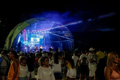 Chegada do novo ano enche de cor e luz o céu no Portal da Amazônia