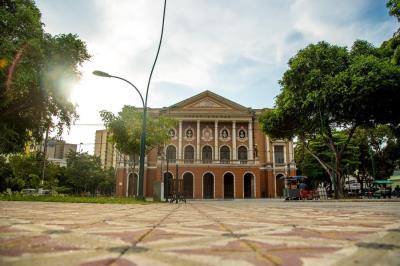 Belém e seus vários encantamentos vistos nas praças, rios e no seu verde	