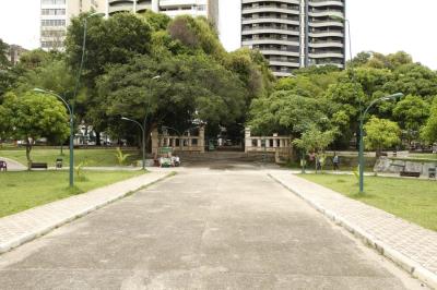 Belém e seus vários encantamentos vistos nas praças, rios e no seu verde	