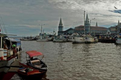 Belém e seus vários encantamentos vistos nas praças, rios e no seu verde	