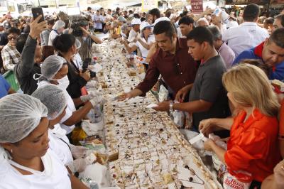 Belém celebra 403 anos de fundação com bolo de 20 metros e muitas bênçãos