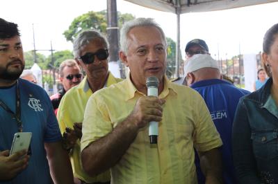 Prefeitura entrega uniforme escolar, ônibus e tratores aos distritos de Outeiro e Icoaraci