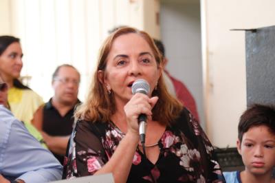 Prefeitura entrega uniforme escolar, ônibus e tratores aos distritos de Outeiro e Icoaraci