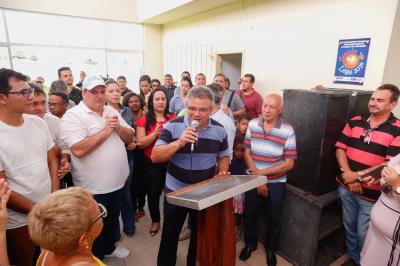 Prefeitura entrega uniforme escolar, ônibus e tratores aos distritos de Outeiro e Icoaraci