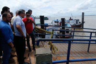 Prefeitura entrega uniforme escolar, ônibus e tratores aos distritos de Outeiro e Icoaraci