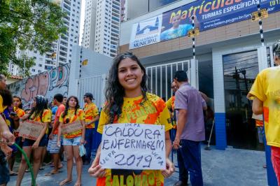 Prefeitura entrega uniforme escolar, ônibus e tratores aos distritos de Outeiro e Icoaraci