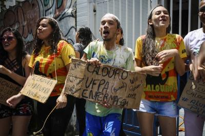 Alunos do Pré-Vestibular Municipal celebram aprovação na UFPA	