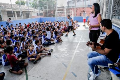 Professora da rede municipal de ensino é premiada nacionalmente