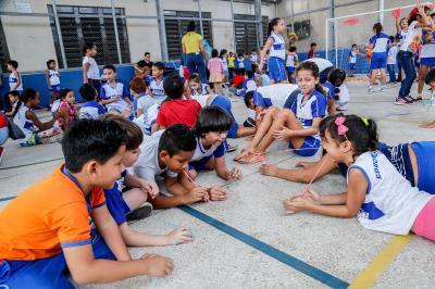 Professora da rede municipal de ensino é premiada nacionalmente