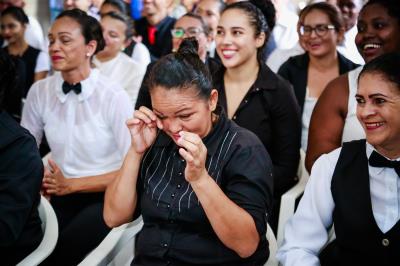 Fundo Ver-o-Sol entrega certificados de capacitação para garçons e empreendedores