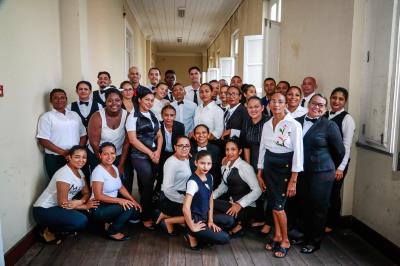 Fundo Ver-o-Sol entrega certificados de capacitação para garçons e empreendedores