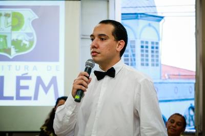 Fundo Ver-o-Sol entrega certificados de capacitação para garçons e empreendedores