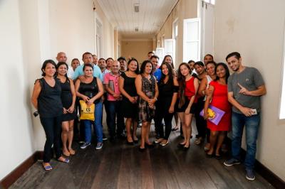 Fundo Ver-o-Sol entrega certificados de capacitação para garçons e empreendedores