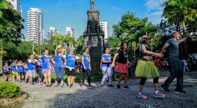 Aulão de Carnaval da Academia ao Ar Livre leva quase 300 alunos à praça Brasil