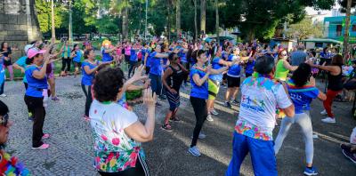 Aulão de Carnaval da Academia ao Ar Livre leva quase 300 alunos à praça Brasil