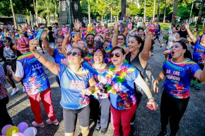 Aulão de Carnaval da Academia ao Ar Livre leva quase 300 alunos à praça Brasil