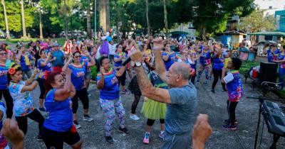 Aulão de Carnaval da Academia ao Ar Livre leva quase 300 alunos à praça Brasil