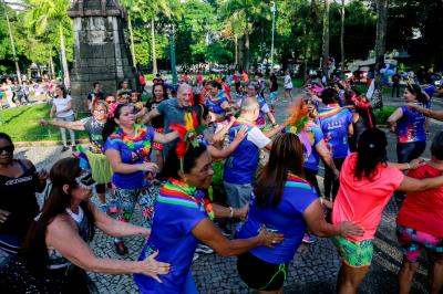 Aulão de Carnaval da Academia ao Ar Livre leva quase 300 alunos à praça Brasil