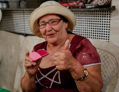 Idosas atendidas pelo Cras-Bengui confeccionam objetos e trabalham a convivência