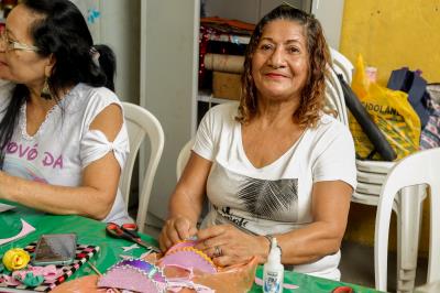 Idosas atendidas pelo Cras-Bengui confeccionam objetos e trabalham a convivência