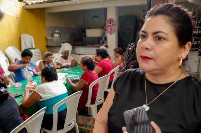 Idosas atendidas pelo Cras-Bengui confeccionam objetos e trabalham a convivência