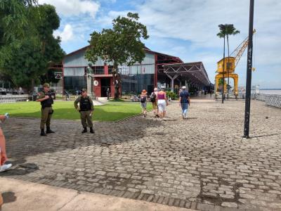 Navio francês chega a Belém e turistas são recepcionados pela Prefeitura de Belém