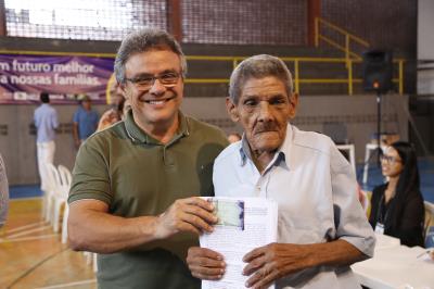 Novos contemplados do Residencial Quinta dos Paricás assinam contrato dos imóveis