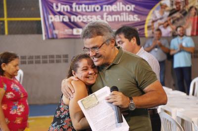 Novos contemplados do Residencial Quinta dos Paricás assinam contrato dos imóveis