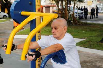 Academia ao Ar Livre da Praça Amazonas é reinaugurada com novos equipamentos