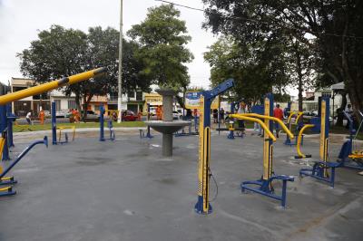 Academia ao Ar Livre da Praça Amazonas é reinaugurada com novos equipamentos
