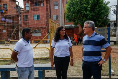 Prefeitura leva mutirão de limpeza para a comunidade da Vila da Barca