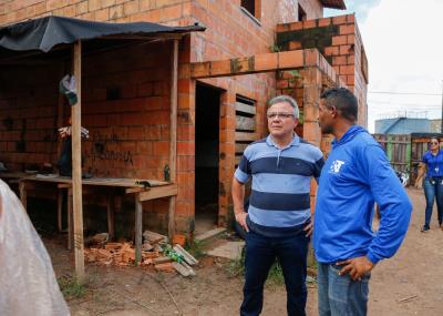 Prefeitura leva mutirão de limpeza para a comunidade da Vila da Barca