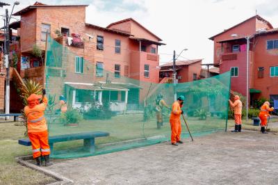 Prefeitura leva mutirão de limpeza para a comunidade da Vila da Barca