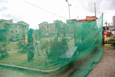 Prefeitura leva mutirão de limpeza para a comunidade da Vila da Barca