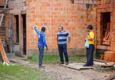 Prefeitura leva mutirão de limpeza para a comunidade da Vila da Barca