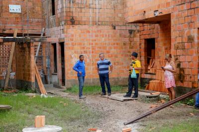 Prefeitura leva mutirão de limpeza para a comunidade da Vila da Barca