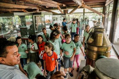 Estudantes da Escola Parque Bolonha visitam pontos turísticos de Belém