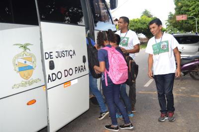 Alunos da Escola Municipal Avertano Rocha visitam o Fórum em Icoaraci