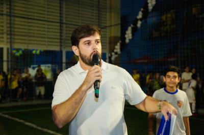 Parceria da Prefeitura com a academia de futebol de Ronaldo "Fenômeno" atenderá 300 jovens