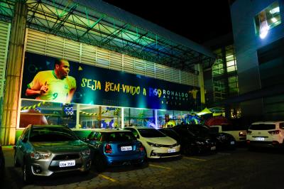 Parceria da Prefeitura com a academia de futebol de Ronaldo "Fenômeno" atenderá 300 jovens