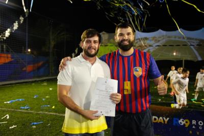 Parceria da Prefeitura com a academia de futebol de Ronaldo "Fenômeno" atenderá 300 jovens