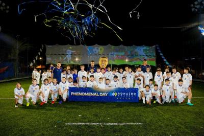 Parceria da Prefeitura com a academia de futebol de Ronaldo "Fenômeno" atenderá 300 jovens