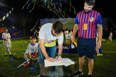 Parceria da Prefeitura com a academia de futebol de Ronaldo "Fenômeno" atenderá 300 jovens