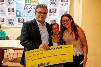 Prefeitura entrega auxílio aluguel para as vítimas do incêndio em Canudos