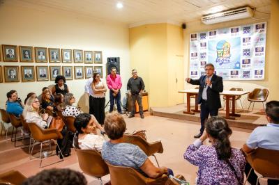 Prefeitura entrega auxílio aluguel para as vítimas do incêndio em Canudos