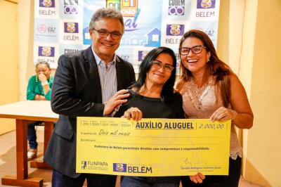 Prefeitura entrega auxílio aluguel para as vítimas do incêndio em Canudos