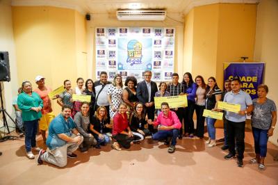 Prefeitura entrega auxílio aluguel para as vítimas do incêndio em Canudos