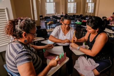 Empreendimento feminino faz parte do encerramento das oficinas de artesanato da Combel