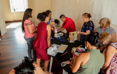 Empreendimento feminino faz parte do encerramento das oficinas de artesanato da Combel