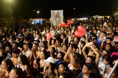 Shows musicais, bolo e desfile encerram os festejos do aniversário de Outeiro